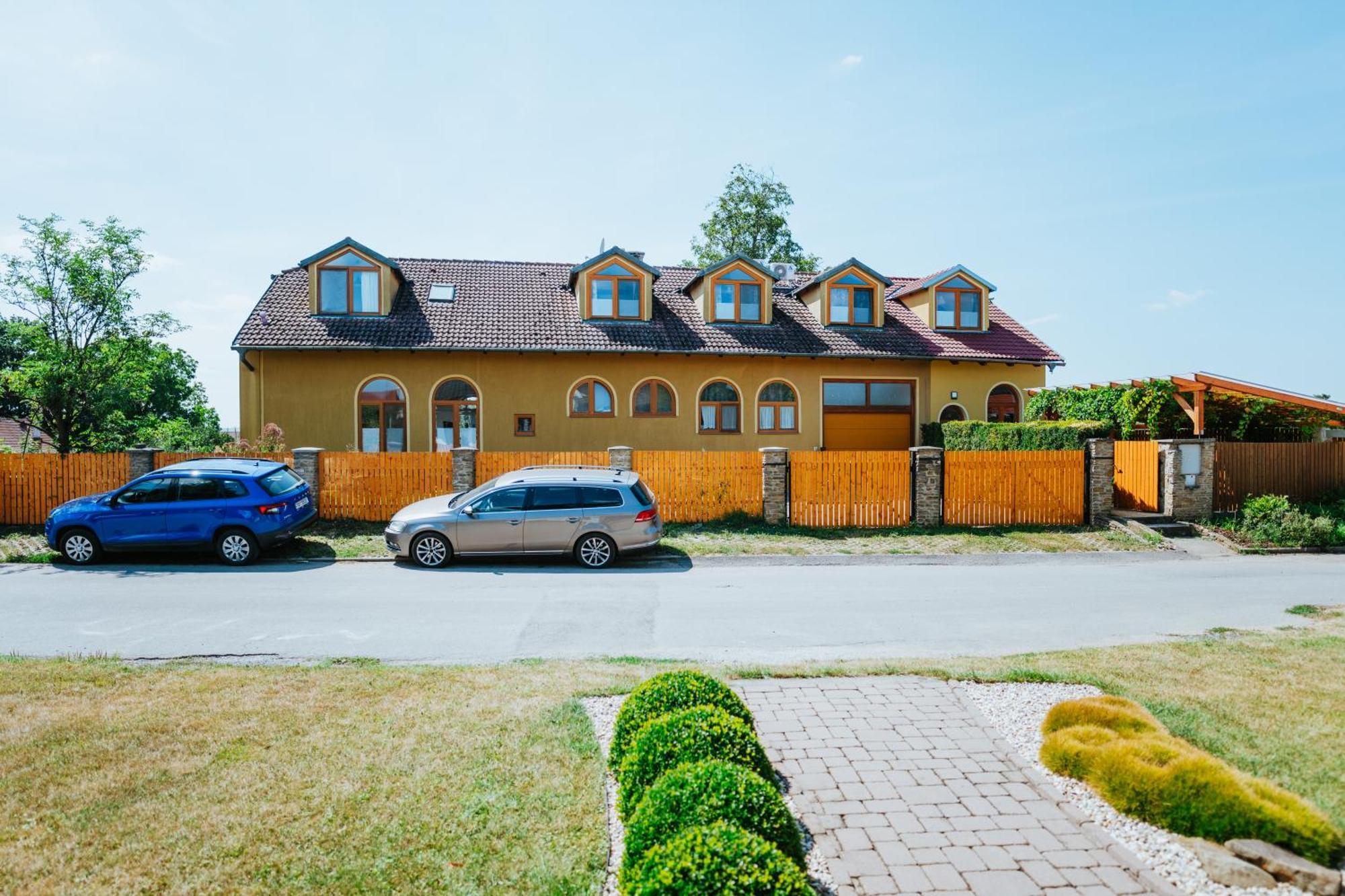 Penzion U Malera Hroznova Lhota Exterior photo